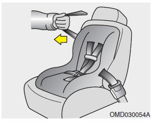 Hyundai Veloster: Using a child restraint system. 3. Pull the shoulder portion of the seat belt all the way out. When the shoulder