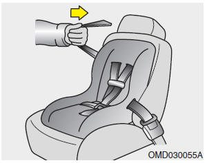 Hyundai Veloster: Using a child restraint system. 4. Slowly allow the shoulder portion of the seat belt to retract and listen for