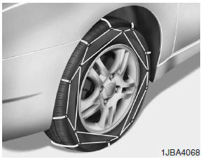 Hyundai Veloster: Snowy or icy conditions. Tire chains